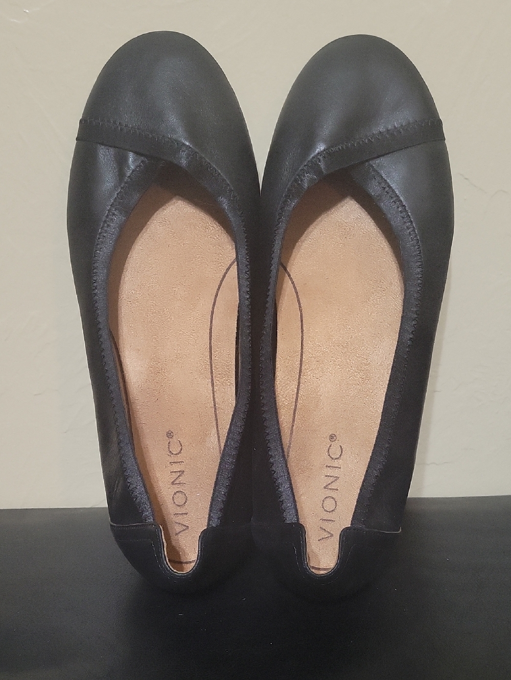 Vionic Caroll Black Leather Ballet Flat Size 8.5